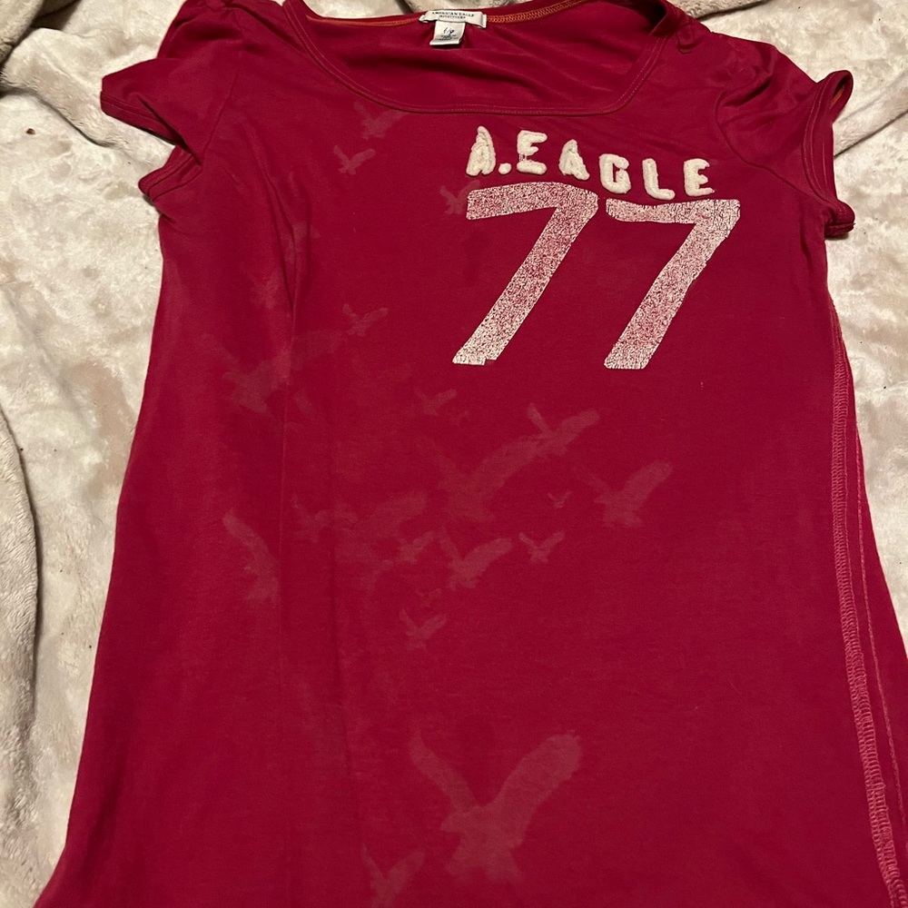 Large hot pink American eagle tshirt